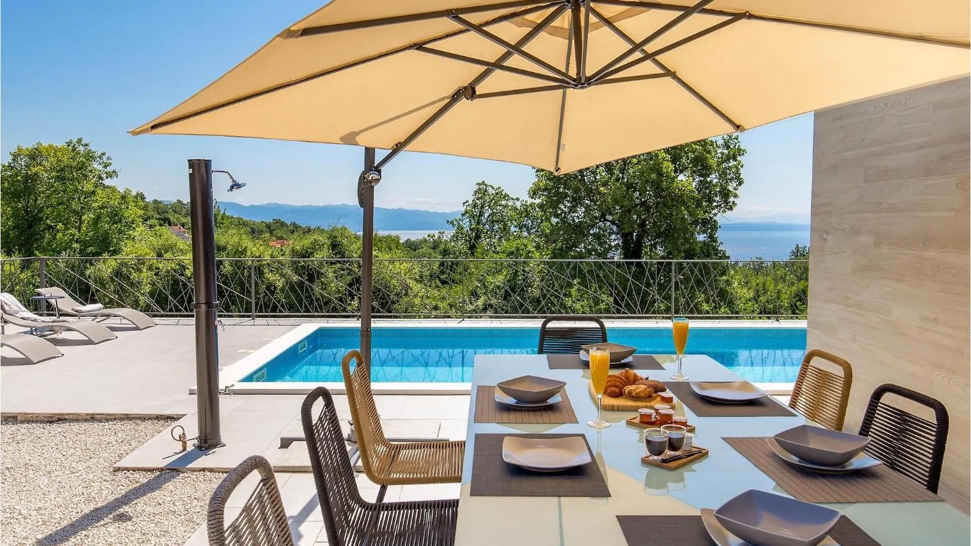 Villa Castanea Poljane 0*,