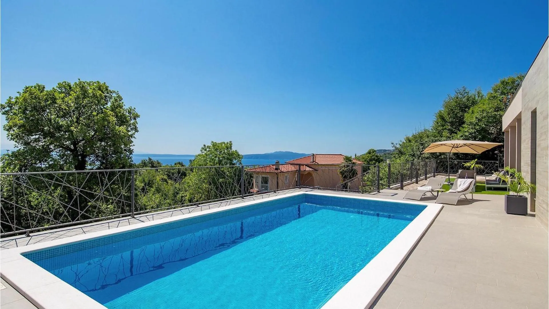 Holiday home Villa Castanea Poljane